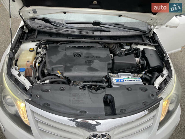 Белый Тойота Авенсис, объемом двигателя 2 л и пробегом 270 тыс. км за 8800 $, фото 12 на Automoto.ua