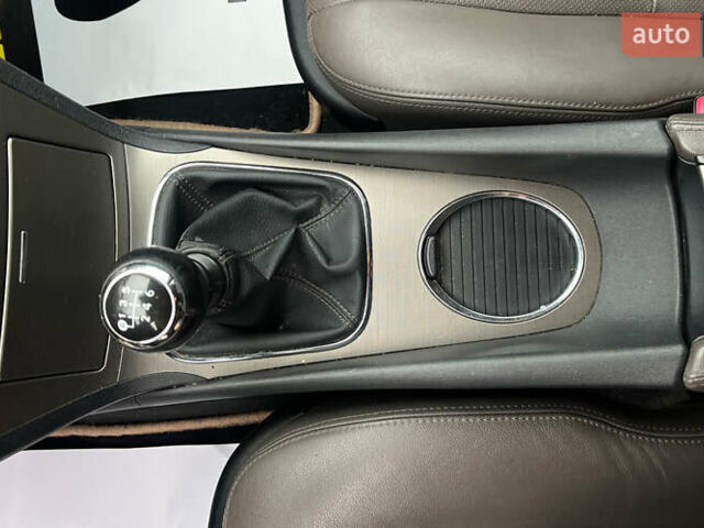 Білий Тойота Авенсіс, об'ємом двигуна 2.23 л та пробігом 262 тис. км за 10500 $, фото 14 на Automoto.ua