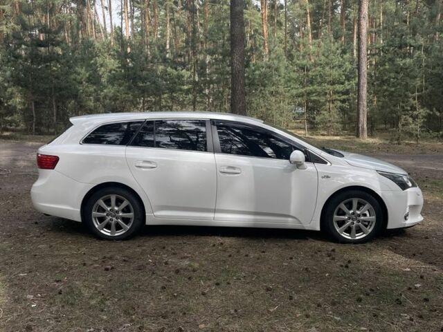 Білий Тойота Авенсіс, об'ємом двигуна 2.2 л та пробігом 240 тис. км за 10200 $, фото 1 на Automoto.ua