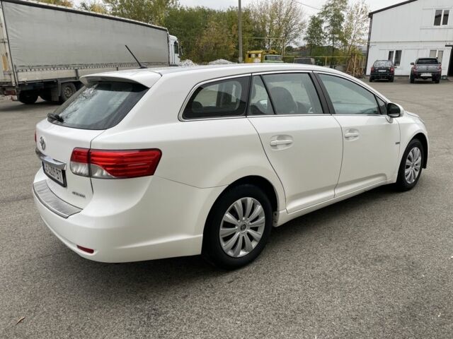 Белый Тойота Авенсис, объемом двигателя 2 л и пробегом 270 тыс. км за 8800 $, фото 4 на Automoto.ua