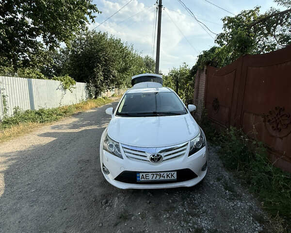 Білий Тойота Авенсіс, об'ємом двигуна 2.2 л та пробігом 225 тис. км за 10200 $, фото 7 на Automoto.ua