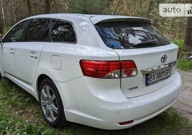 Белый Тойота Авенсис, объемом двигателя 2.2 л и пробегом 235 тыс. км за 9999 $, фото 13 на Automoto.ua