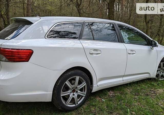 Белый Тойота Авенсис, объемом двигателя 2.2 л и пробегом 235 тыс. км за 9999 $, фото 11 на Automoto.ua