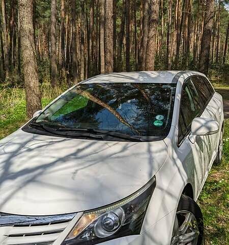 Белый Тойота Авенсис, объемом двигателя 2.2 л и пробегом 235 тыс. км за 9999 $, фото 33 на Automoto.ua