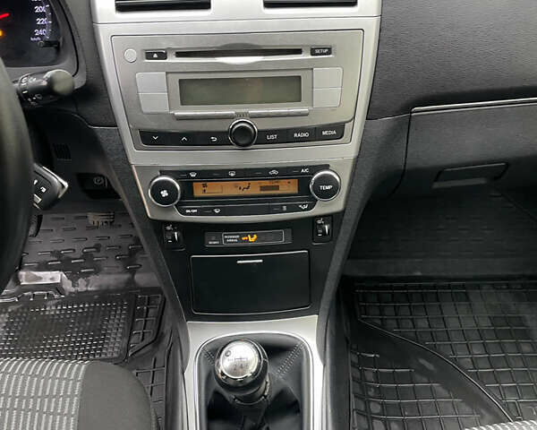 Белый Тойота Авенсис, объемом двигателя 2 л и пробегом 270 тыс. км за 8800 $, фото 11 на Automoto.ua