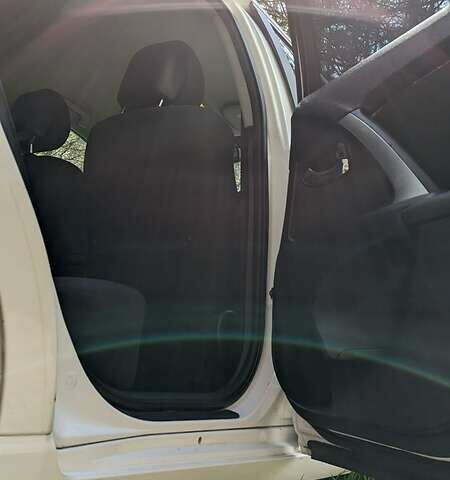 Белый Тойота Авенсис, объемом двигателя 2.2 л и пробегом 235 тыс. км за 9999 $, фото 20 на Automoto.ua