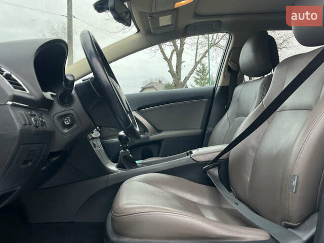 Белый Тойота Авенсис, объемом двигателя 2.23 л и пробегом 262 тыс. км за 11200 $, фото 8 на Automoto.ua