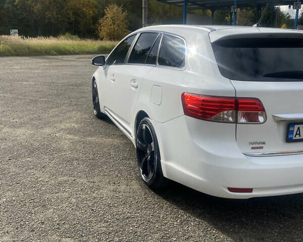 Белый Тойота Авенсис, объемом двигателя 2 л и пробегом 300 тыс. км за 9700 $, фото 8 на Automoto.ua