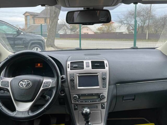 Белый Тойота Авенсис, объемом двигателя 2.2 л и пробегом 262 тыс. км за 11200 $, фото 9 на Automoto.ua