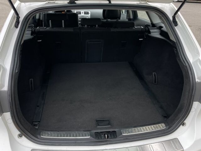 Белый Тойота Авенсис, объемом двигателя 2 л и пробегом 270 тыс. км за 8800 $, фото 6 на Automoto.ua