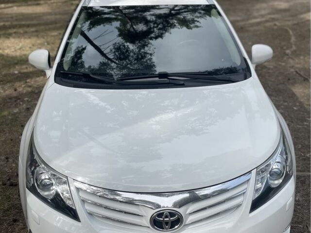 Білий Тойота Авенсіс, об'ємом двигуна 2.2 л та пробігом 240 тис. км за 10200 $, фото 7 на Automoto.ua