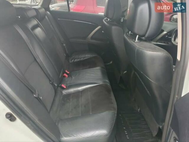 Белый Тойота Авенсис, объемом двигателя 2.23 л и пробегом 197 тыс. км за 10000 $, фото 8 на Automoto.ua