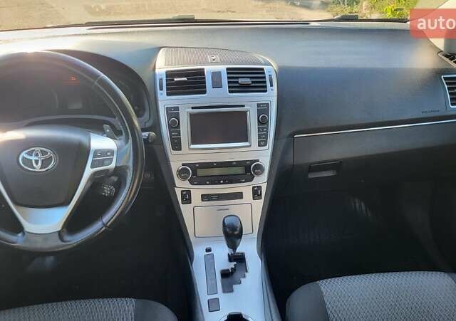 Белый Тойота Авенсис, объемом двигателя 1.8 л и пробегом 255 тыс. км за 13500 $, фото 4 на Automoto.ua
