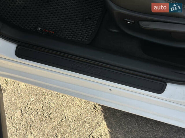 Белый Тойота Авенсис, объемом двигателя 2 л и пробегом 340 тыс. км за 11600 $, фото 22 на Automoto.ua
