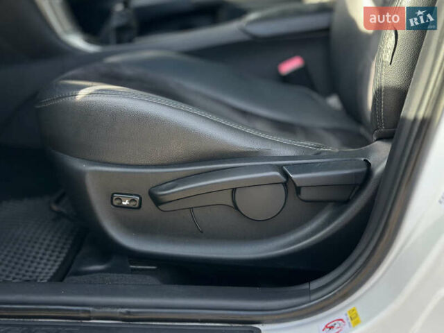 Белый Тойота Авенсис, объемом двигателя 2 л и пробегом 340 тыс. км за 11600 $, фото 23 на Automoto.ua