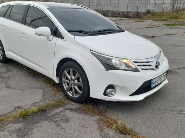 Белый Тойота Авенсис, объемом двигателя 2 л и пробегом 226 тыс. км за 9600 $, фото 2 на Automoto.ua