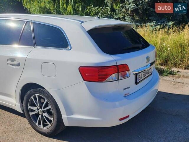 Белый Тойота Авенсис, объемом двигателя 1.8 л и пробегом 255 тыс. км за 13500 $, фото 2 на Automoto.ua