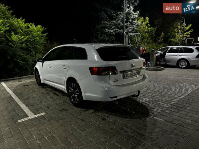 Белый Тойота Авенсис, объемом двигателя 2 л и пробегом 266 тыс. км за 10200 $, фото 4 на Automoto.ua