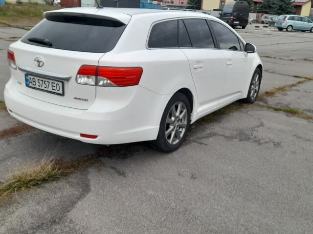 Белый Тойота Авенсис, объемом двигателя 2 л и пробегом 226 тыс. км за 9600 $, фото 3 на Automoto.ua