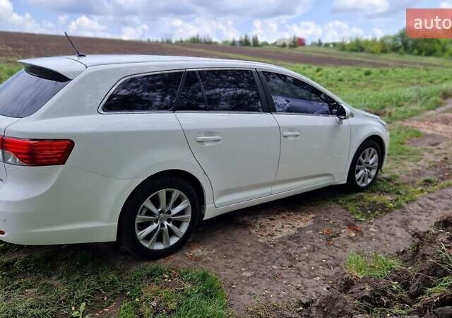Белый Тойота Авенсис, объемом двигателя 2 л и пробегом 197 тыс. км за 9999 $, фото 5 на Automoto.ua
