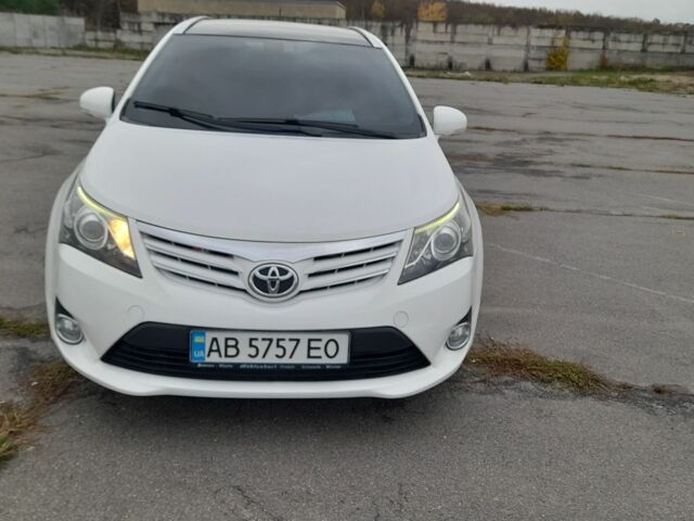 Белый Тойота Авенсис, объемом двигателя 2 л и пробегом 226 тыс. км за 9600 $, фото 1 на Automoto.ua