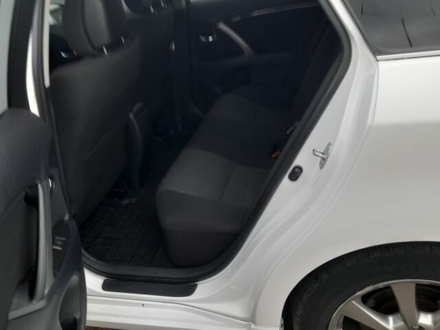 Белый Тойота Авенсис, объемом двигателя 2 л и пробегом 226 тыс. км за 9600 $, фото 5 на Automoto.ua