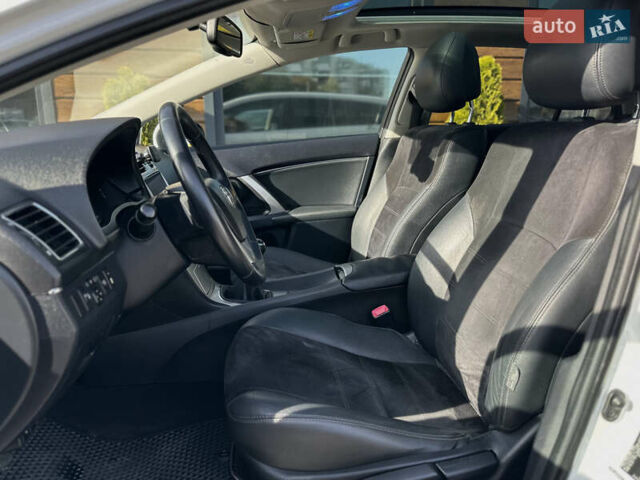 Белый Тойота Авенсис, объемом двигателя 2 л и пробегом 340 тыс. км за 11600 $, фото 24 на Automoto.ua