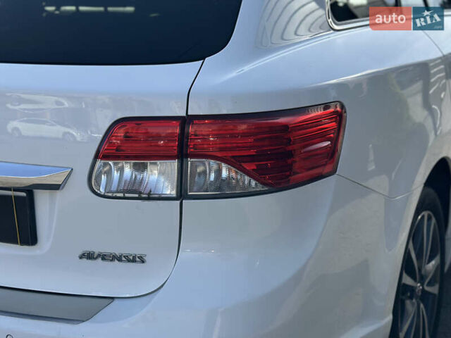 Белый Тойота Авенсис, объемом двигателя 2 л и пробегом 340 тыс. км за 11600 $, фото 18 на Automoto.ua