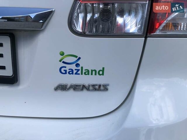 Білий Тойота Авенсіс, об'ємом двигуна 1.8 л та пробігом 236 тис. км за 10500 $, фото 8 на Automoto.ua
