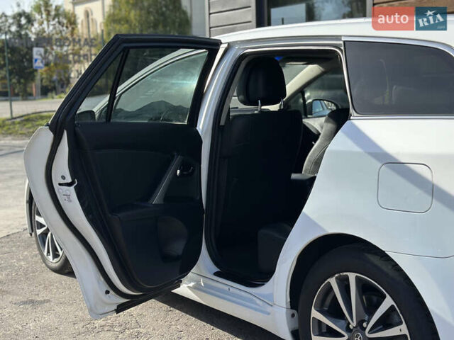 Белый Тойота Авенсис, объемом двигателя 2 л и пробегом 340 тыс. км за 11600 $, фото 43 на Automoto.ua