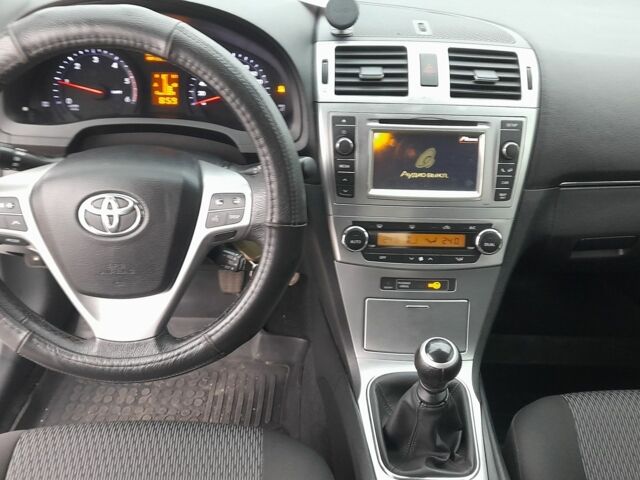 Белый Тойота Авенсис, объемом двигателя 2 л и пробегом 226 тыс. км за 9600 $, фото 6 на Automoto.ua