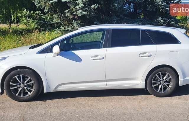 Белый Тойота Авенсис, объемом двигателя 1.8 л и пробегом 255 тыс. км за 13500 $, фото 1 на Automoto.ua