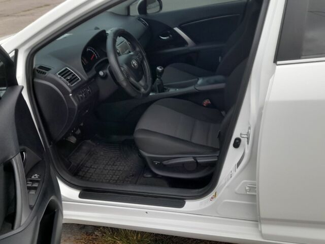 Белый Тойота Авенсис, объемом двигателя 2 л и пробегом 226 тыс. км за 9600 $, фото 4 на Automoto.ua