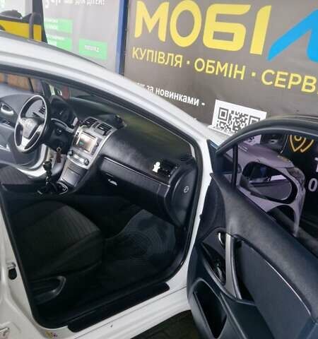 Білий Тойота Авенсіс, об'ємом двигуна 2 л та пробігом 202 тис. км за 9700 $, фото 2 на Automoto.ua