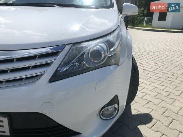 Білий Тойота Авенсіс, об'ємом двигуна 1.8 л та пробігом 236 тис. км за 10500 $, фото 4 на Automoto.ua