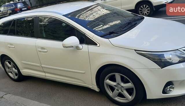 Білий Тойота Авенсіс, об'ємом двигуна 2.23 л та пробігом 210 тис. км за 12800 $, фото 3 на Automoto.ua