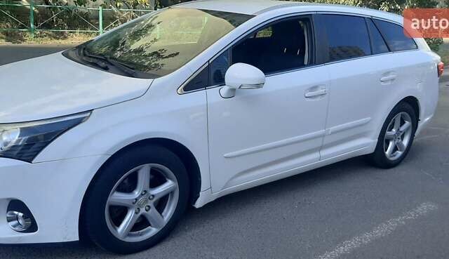 Білий Тойота Авенсіс, об'ємом двигуна 2.23 л та пробігом 210 тис. км за 12800 $, фото 2 на Automoto.ua