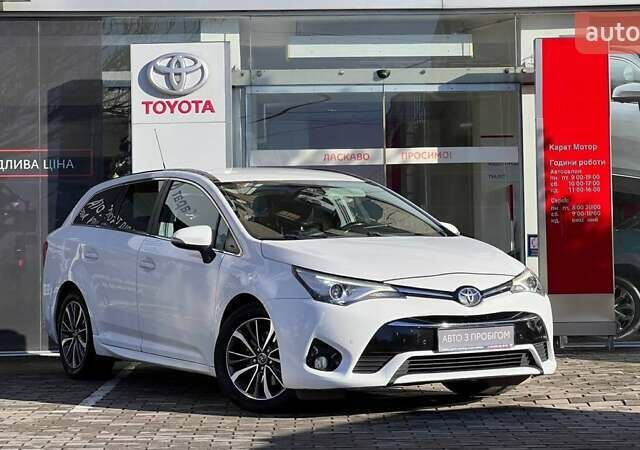 Белый Тойота Авенсис, объемом двигателя 2 л и пробегом 194 тыс. км за 12384 $, фото 2 на Automoto.ua