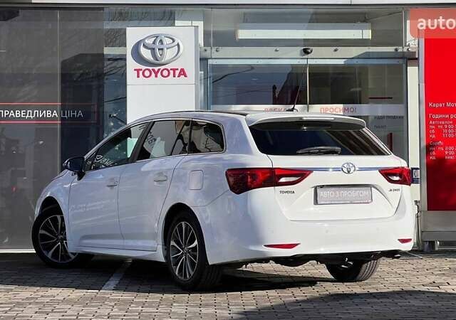 Белый Тойота Авенсис, объемом двигателя 2 л и пробегом 194 тыс. км за 12384 $, фото 1 на Automoto.ua