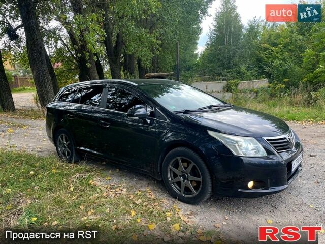 Белый Тойота Авенсис, объемом двигателя 4.6 л и пробегом 300 тыс. км за 8300 $, фото 2 на Automoto.ua