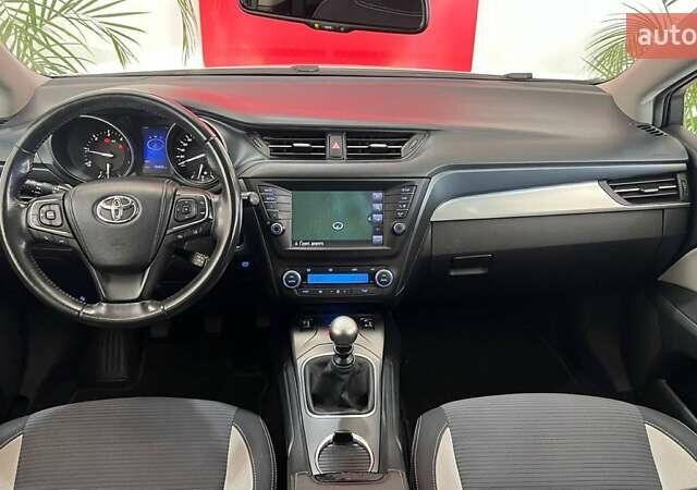 Белый Тойота Авенсис, объемом двигателя 2 л и пробегом 194 тыс. км за 12384 $, фото 13 на Automoto.ua