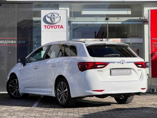 Белый Тойота Авенсис, объемом двигателя 2 л и пробегом 194 тыс. км за 12435 $, фото 7 на Automoto.ua