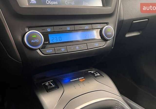 Белый Тойота Авенсис, объемом двигателя 2 л и пробегом 194 тыс. км за 12384 $, фото 19 на Automoto.ua