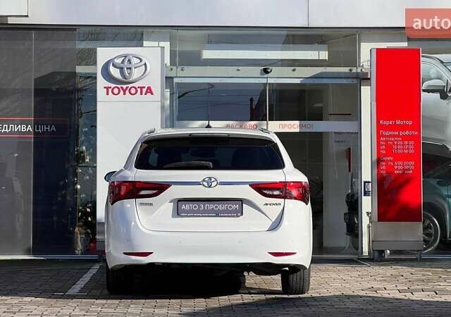 Белый Тойота Авенсис, объемом двигателя 2 л и пробегом 194 тыс. км за 12384 $, фото 4 на Automoto.ua