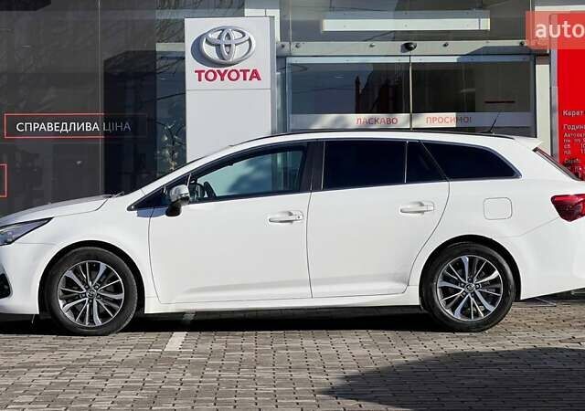 Белый Тойота Авенсис, объемом двигателя 2 л и пробегом 194 тыс. км за 12384 $, фото 5 на Automoto.ua