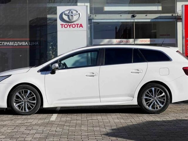 Белый Тойота Авенсис, объемом двигателя 2 л и пробегом 194 тыс. км за 12435 $, фото 1 на Automoto.ua