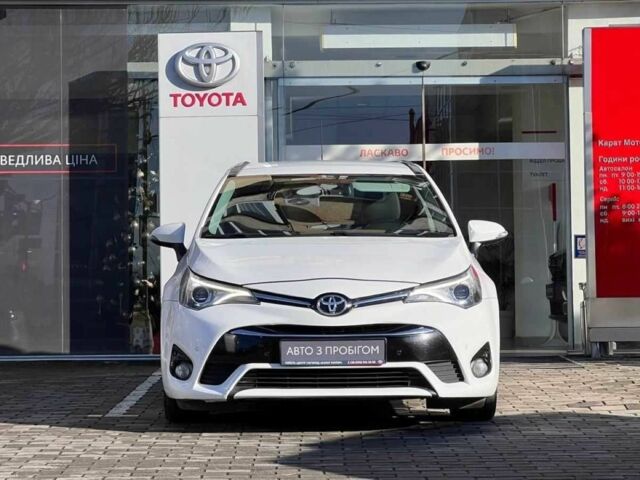 Белый Тойота Авенсис, объемом двигателя 2 л и пробегом 194 тыс. км за 12435 $, фото 3 на Automoto.ua