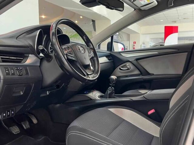 Белый Тойота Авенсис, объемом двигателя 2 л и пробегом 194 тыс. км за 12435 $, фото 11 на Automoto.ua