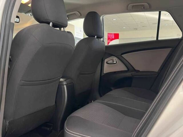 Белый Тойота Авенсис, объемом двигателя 2 л и пробегом 194 тыс. км за 12435 $, фото 10 на Automoto.ua