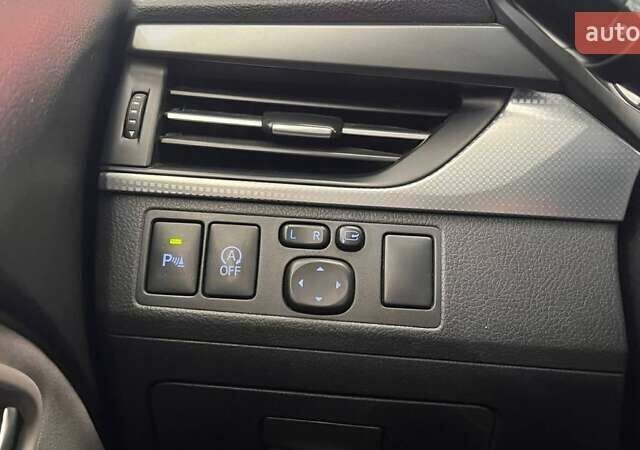 Белый Тойота Авенсис, объемом двигателя 2 л и пробегом 194 тыс. км за 12384 $, фото 22 на Automoto.ua